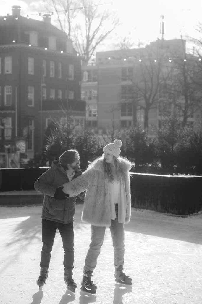 Mooi licht tijdens een winter koppelshoot in Amsterdam
